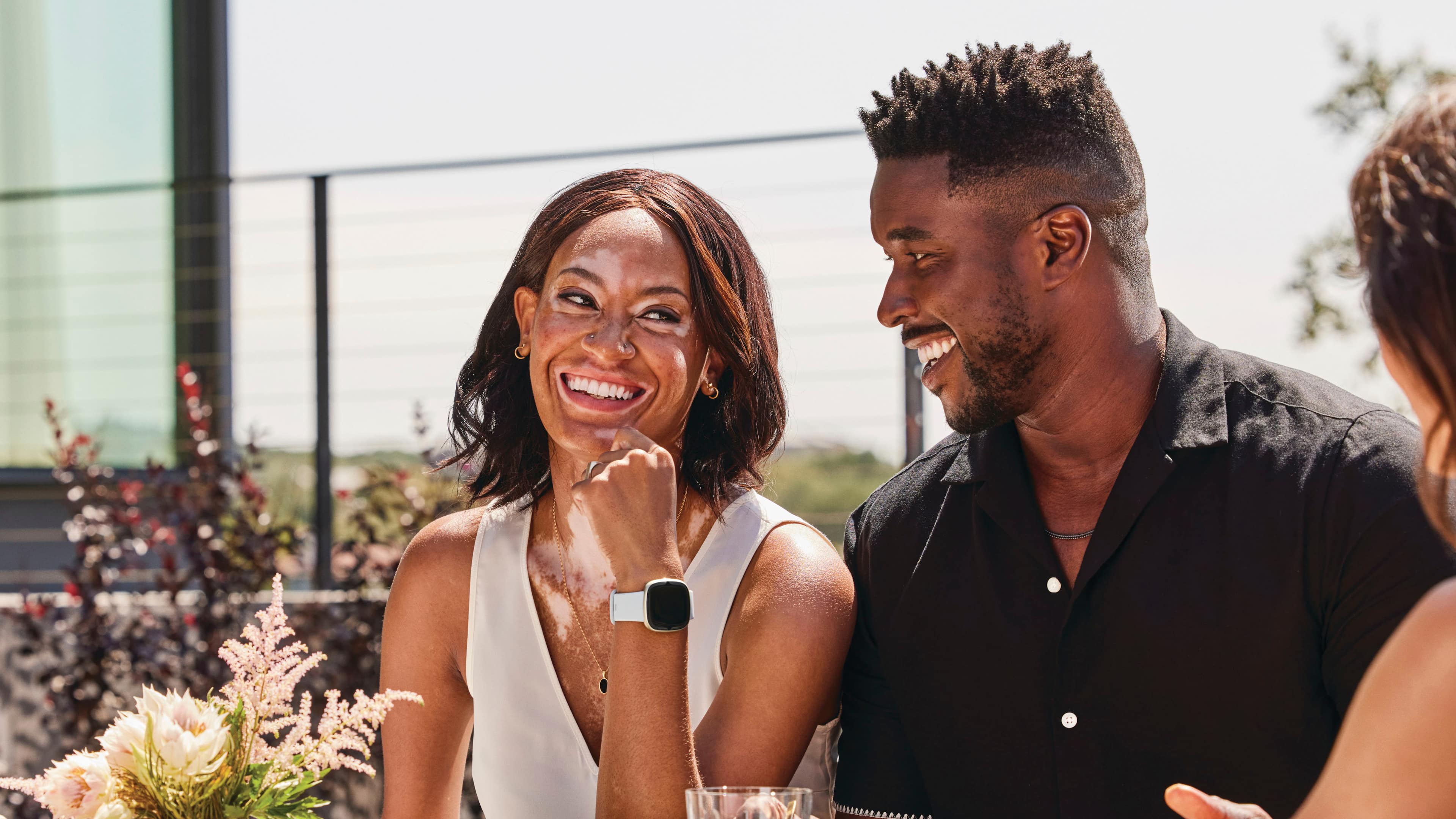 Fitbit - Smartwatch Sense 2 Advanced Health - Pale Gold-FB521GLBM-US