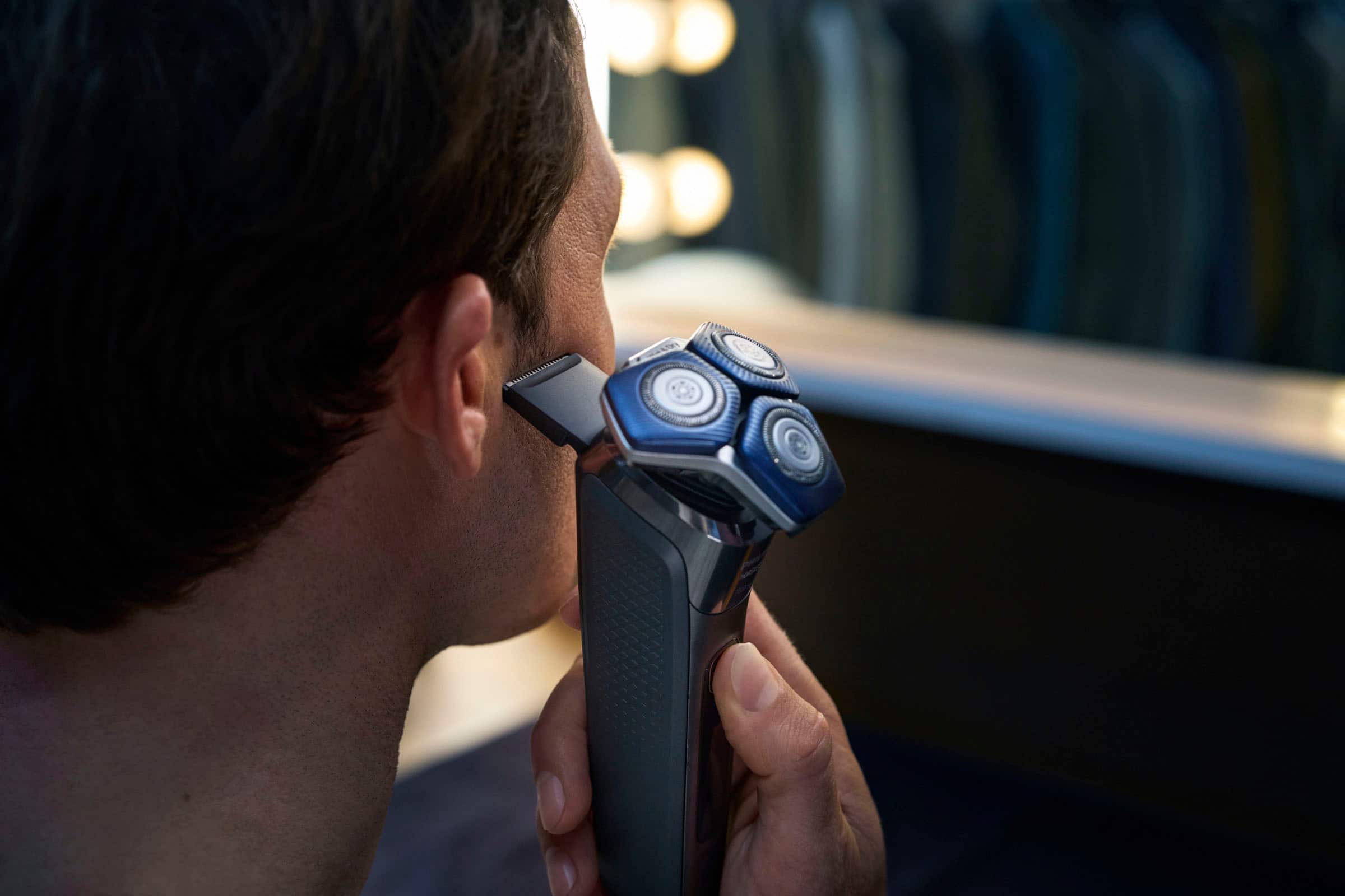 Philips Norelco - Shaver 7200, barbeador elétrico recarregável úmido e seco com tecnologia SenseIQ e aparador pop-up - Preto-S7887/82