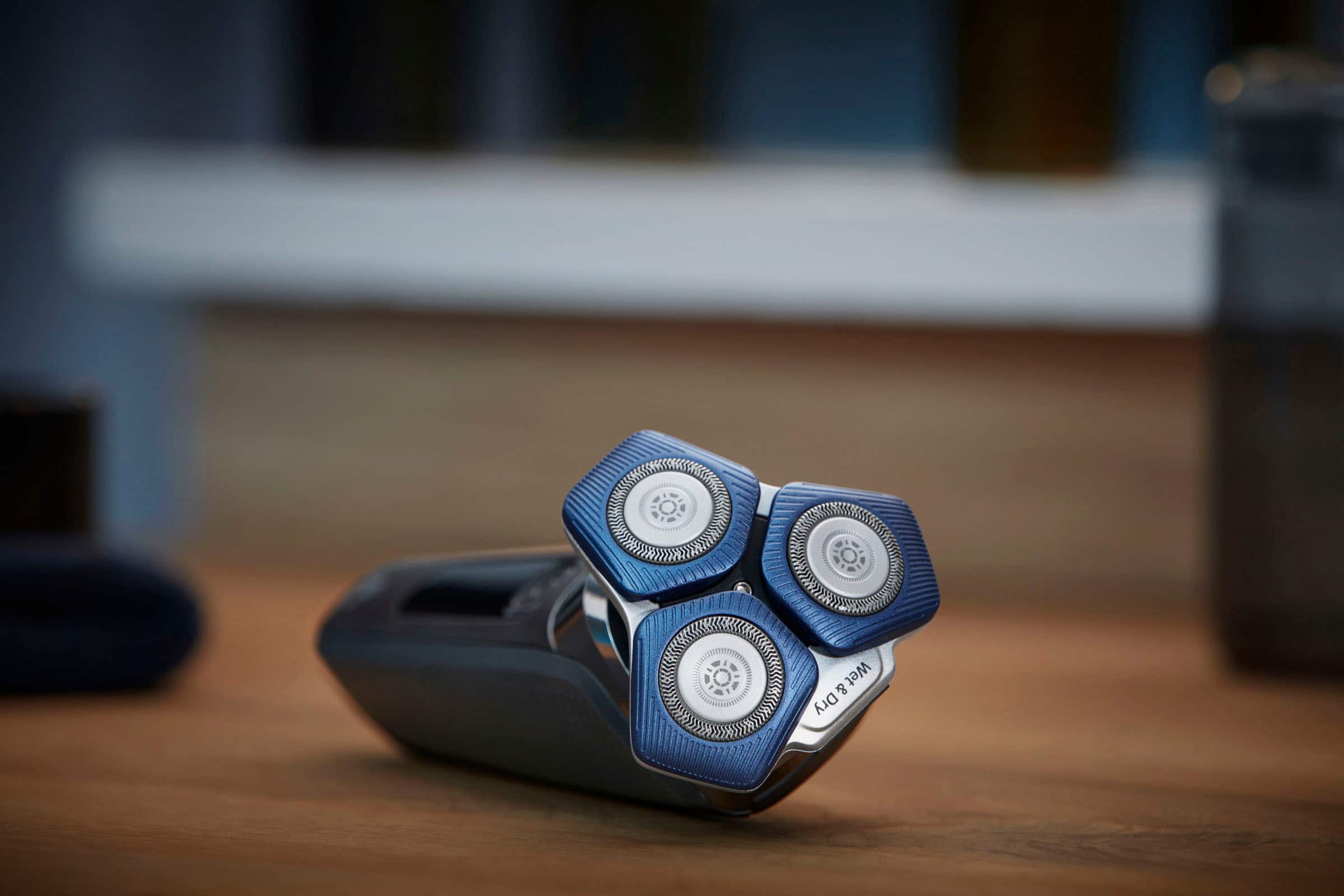 Philips Norelco - Shaver 7200, barbeador elétrico recarregável úmido e seco com tecnologia SenseIQ e aparador pop-up - Preto-S7887/82