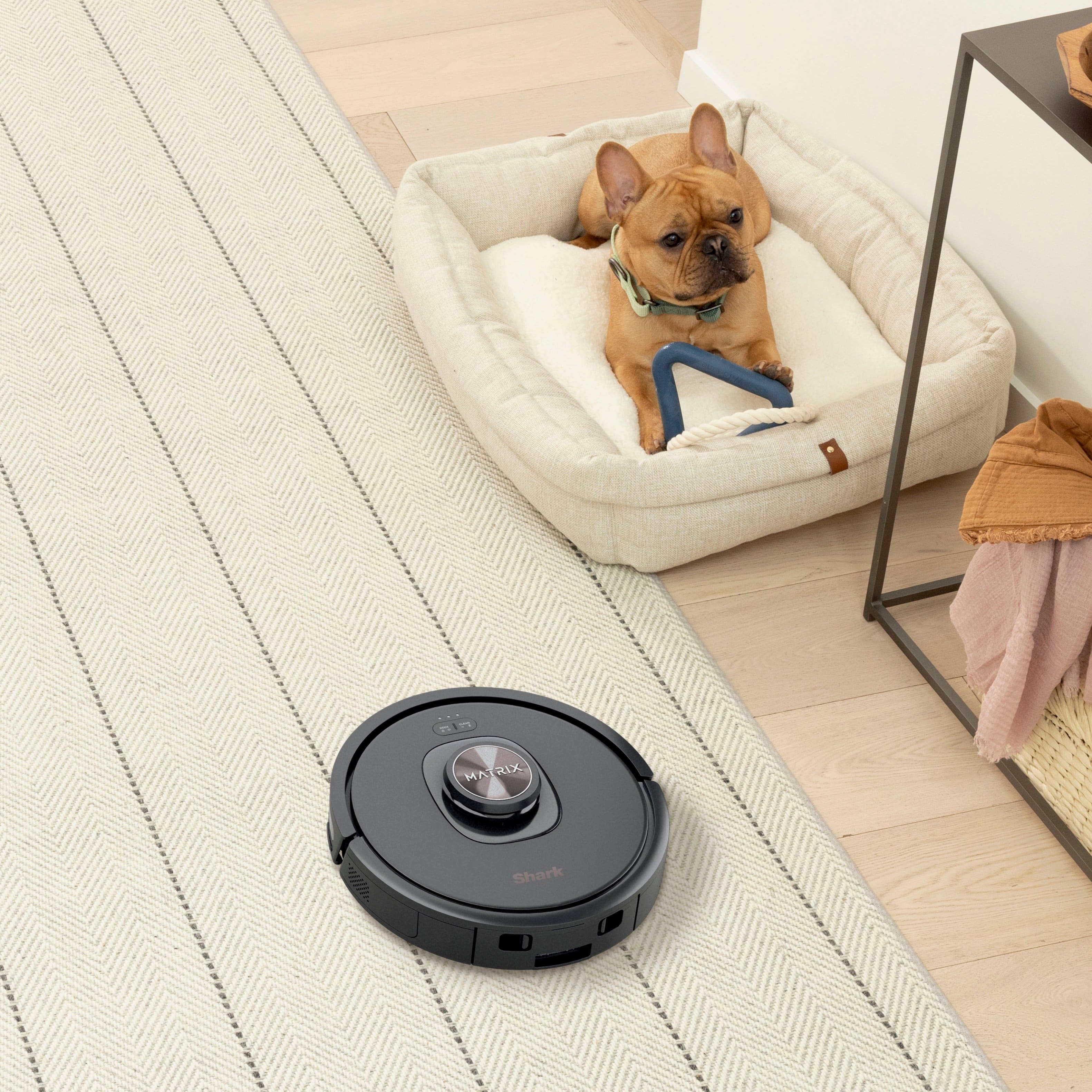 Shark - Robô aspirador de esvaziamento automático Matrix com mapeamento doméstico preciso e tempo de execução estendido, conectado por Wi-Fi - Black-R