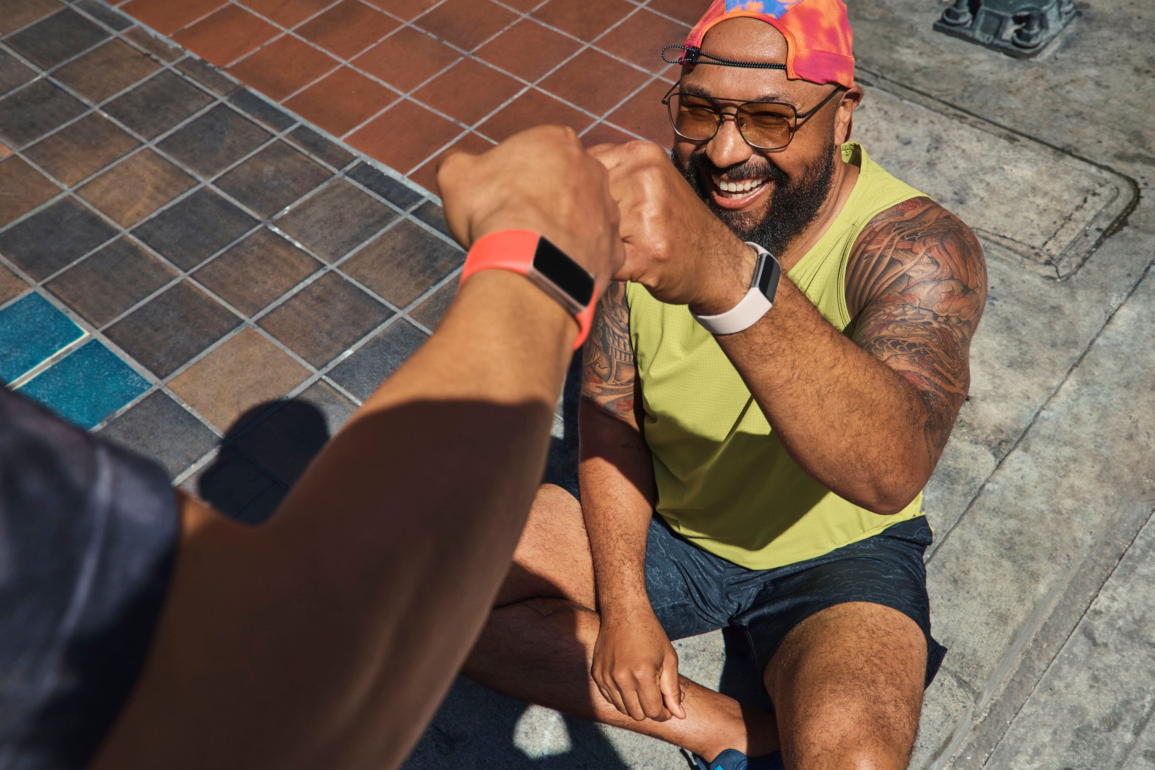 Fitbit - Rastreador Avançado de Fitness e Saúde Charge 6 - Porcelana-GA05185-NA