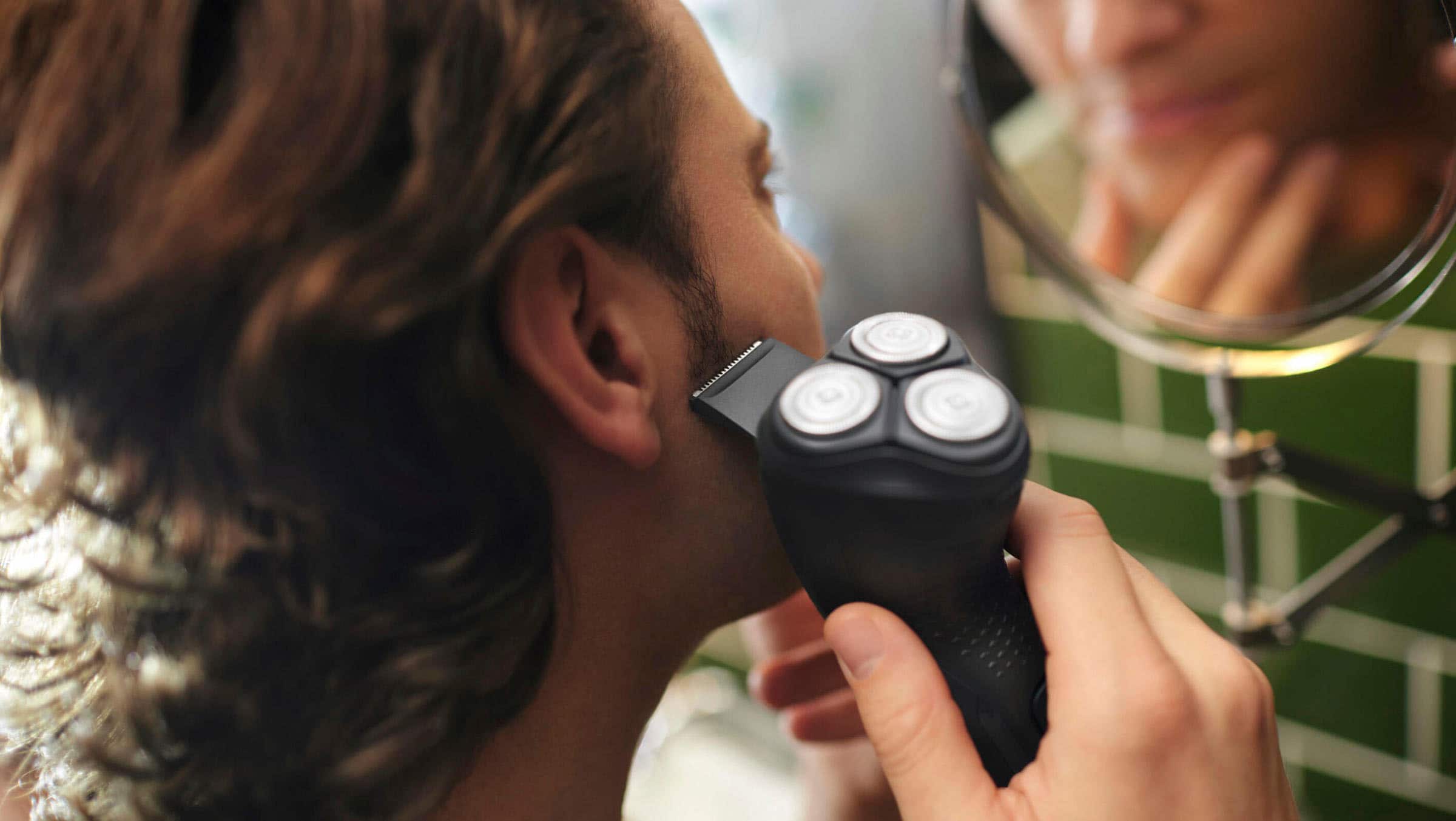 Philips Norelco Shaver 2400, barbeador elétrico sem fio com aparador pop-up - Deep Black-X3001/90