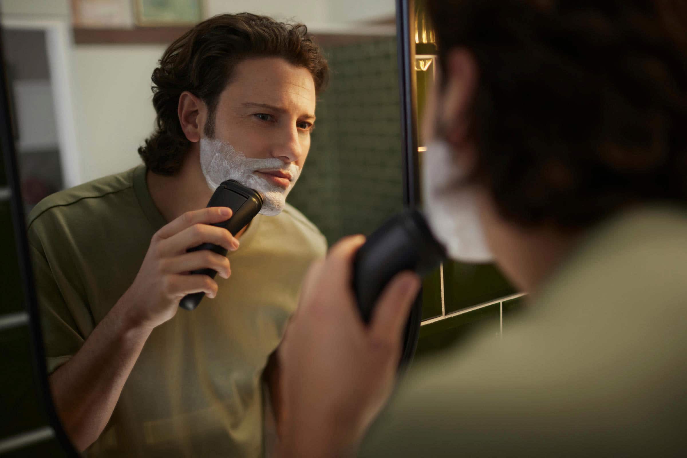 Philips Norelco Shaver 2400, barbeador elétrico sem fio com aparador pop-up - Deep Black-X3001/90