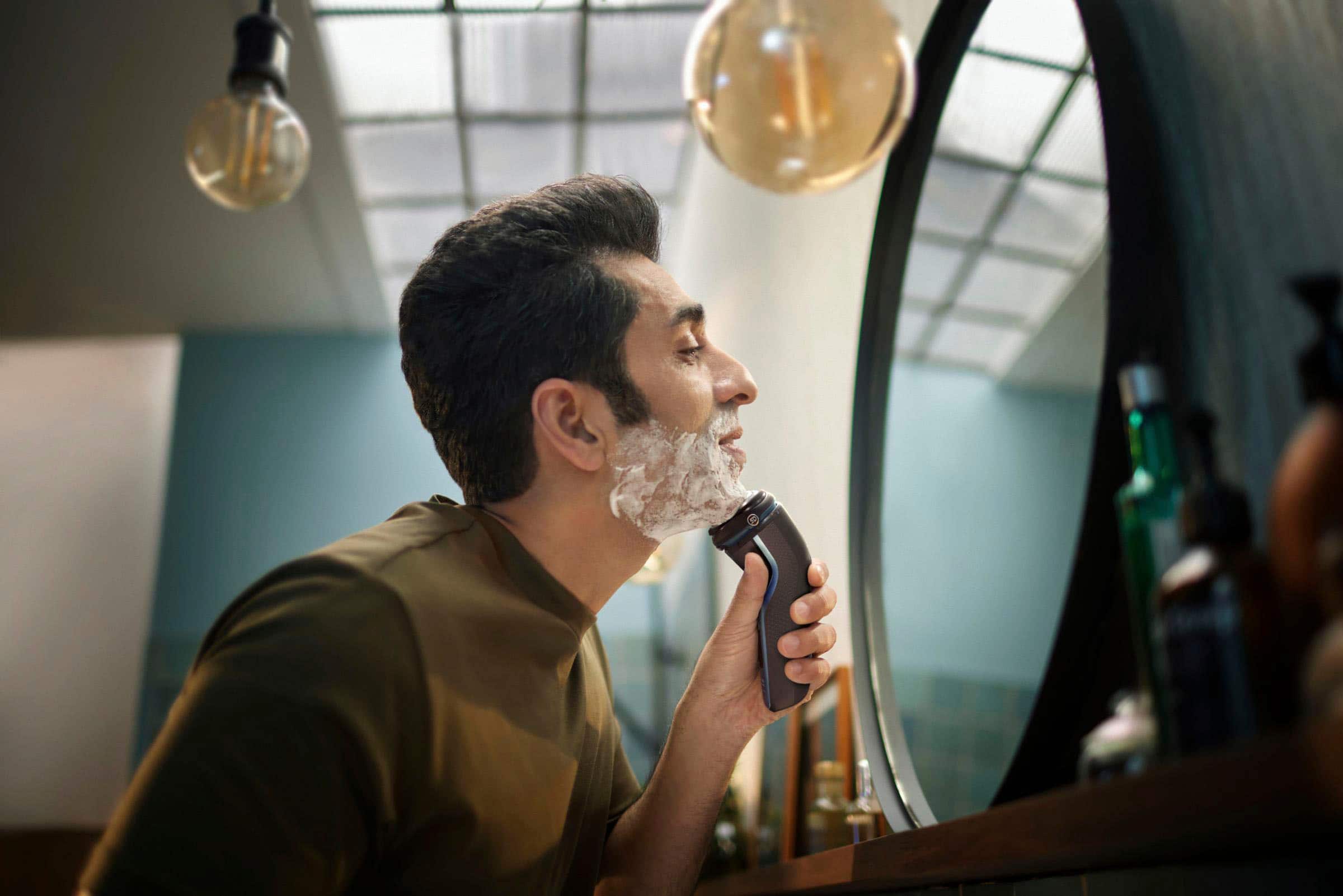 Philips Norelco Shaver 3600, barbeador elétrico recarregável úmido e seco com aparador pop-up e bolsa de armazenamento - Storm Blue-S3243/91