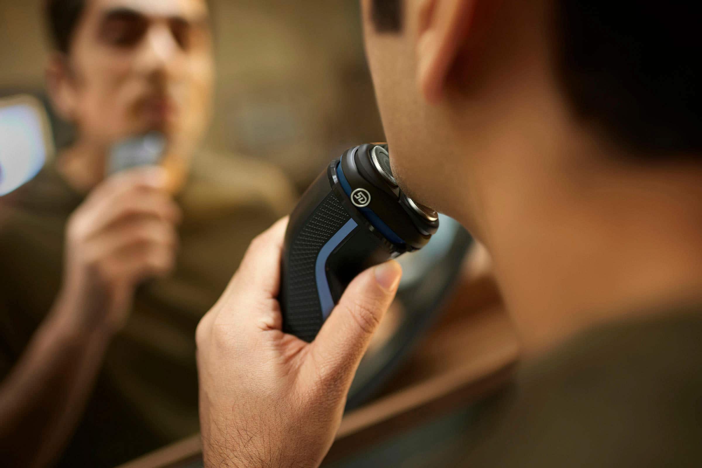 Philips Norelco Shaver 3600, barbeador elétrico recarregável úmido e seco com aparador pop-up e bolsa de armazenamento - Storm Blue-S3243/91