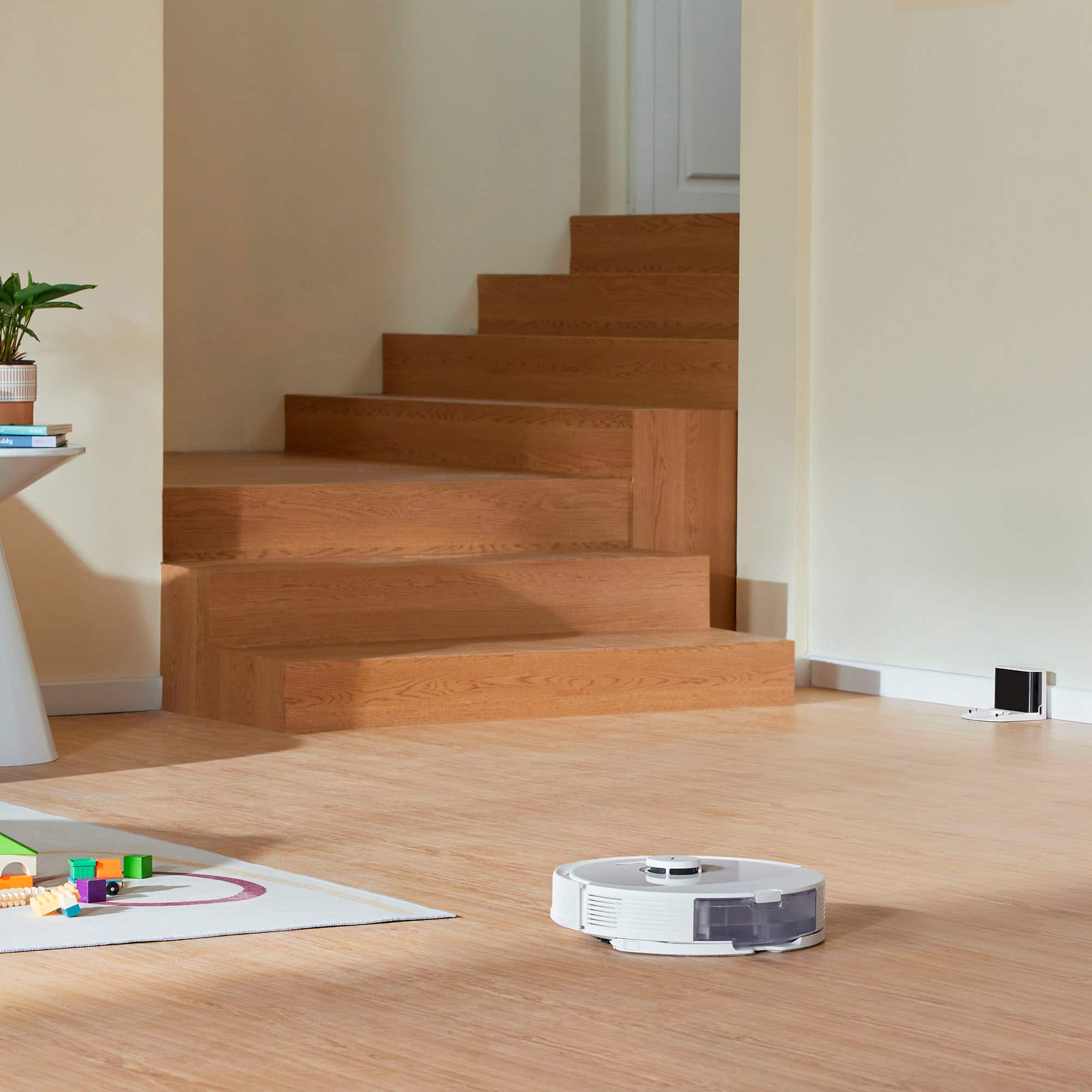 Roborock - aspirador e esfregão robô conectado por Wi-Fi Q8 Max, escova DuoRoller, sucção forte de 5500 Pa, coleta de pêlos de animais de estimação -